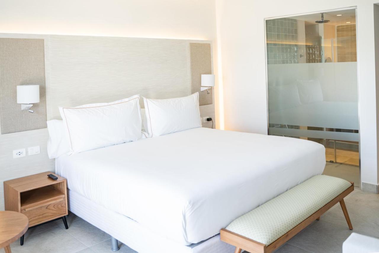 فندق Senator بويرتو بلاتا المظهر الخارجي الصورة A bedroom at the hotel