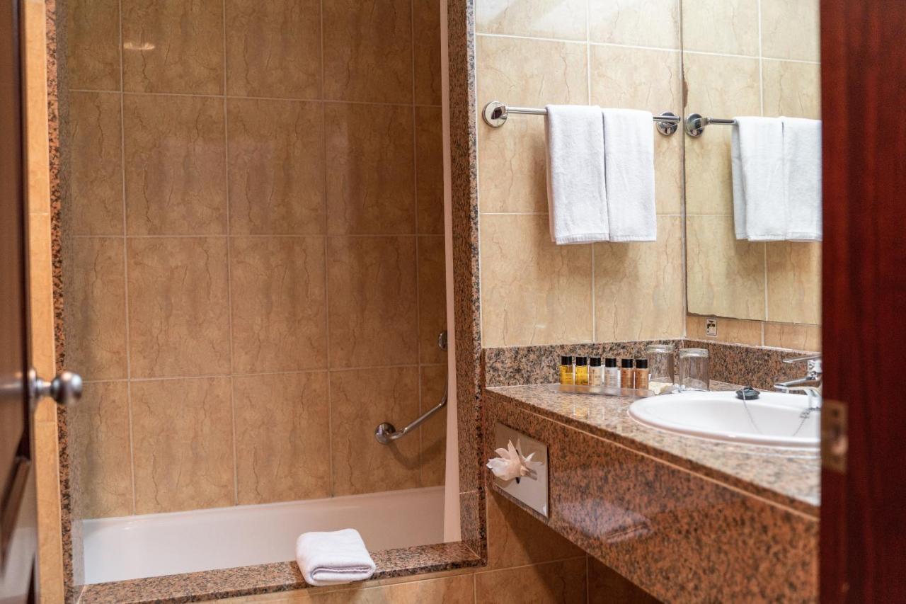 فندق Senator بويرتو بلاتا المظهر الخارجي الصورة Bathroom