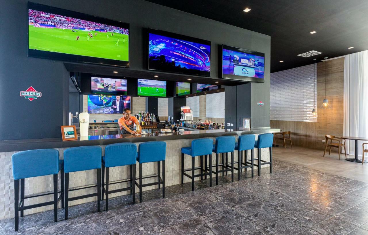 فندق Senator بويرتو بلاتا المظهر الخارجي الصورة The bar at the Allianz Arena