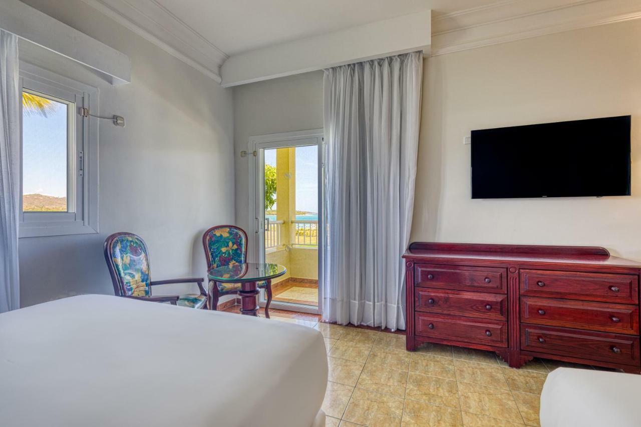 فندق Senator بويرتو بلاتا المظهر الخارجي الصورة A room at the hotel